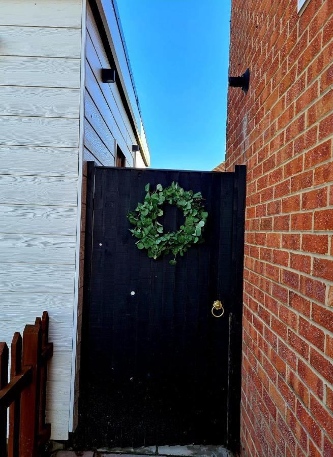 Canterbury Romantic Modern Home Goodnestone  Екстериор снимка